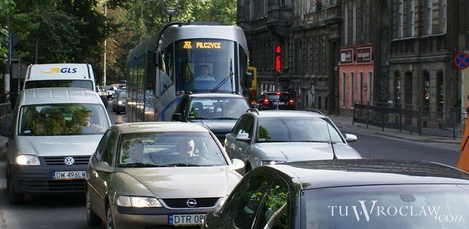 Korek Plus, czyli szybki tramwaj nie jedzie, bo urząd torowiska nie wydzielił