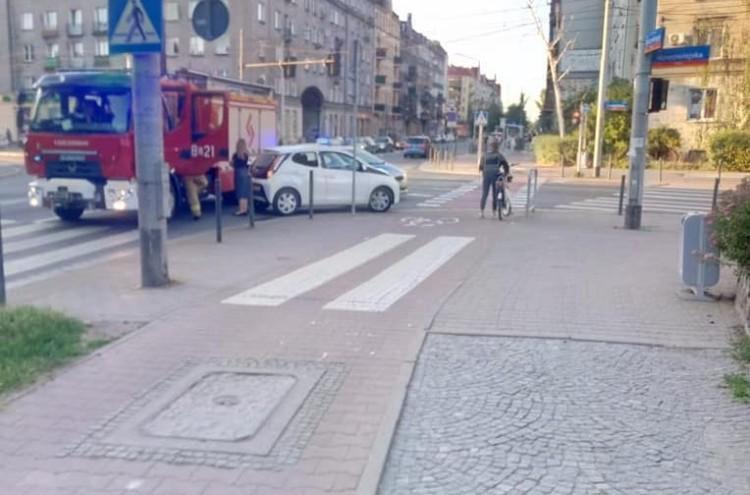 Motocyklistka trafiła do szpitala po wypadku na Ołbinie
