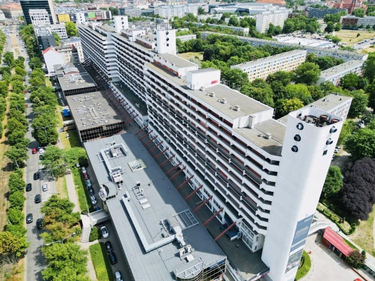 Titanic w centrum Wrocławia. Mieszka w nim tyle ludzi, co w małym miasteczku