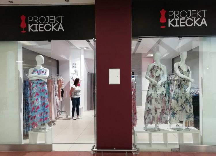 Dwa nowe sklepy przy ul. Powstańców Śląskich [ZDJĘCIA]