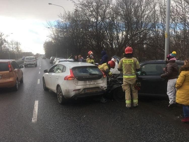 Wypadek na krajowej “Ósemce”. Dwie osoby ranne