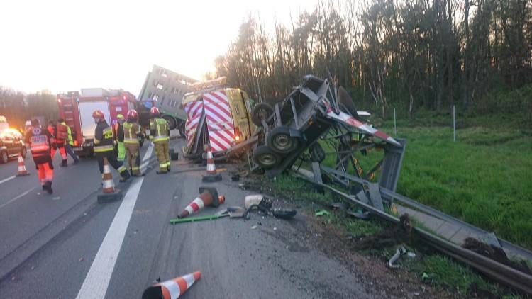 Zablokowana autostrada A4 po śmiertelnym wypadku. Bus wbił się w ciężarówkę