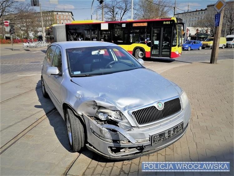 Wypadek na placu Staszica. Dwie osoby poszkodowane, kierowca pijany [ZDJĘCIA]