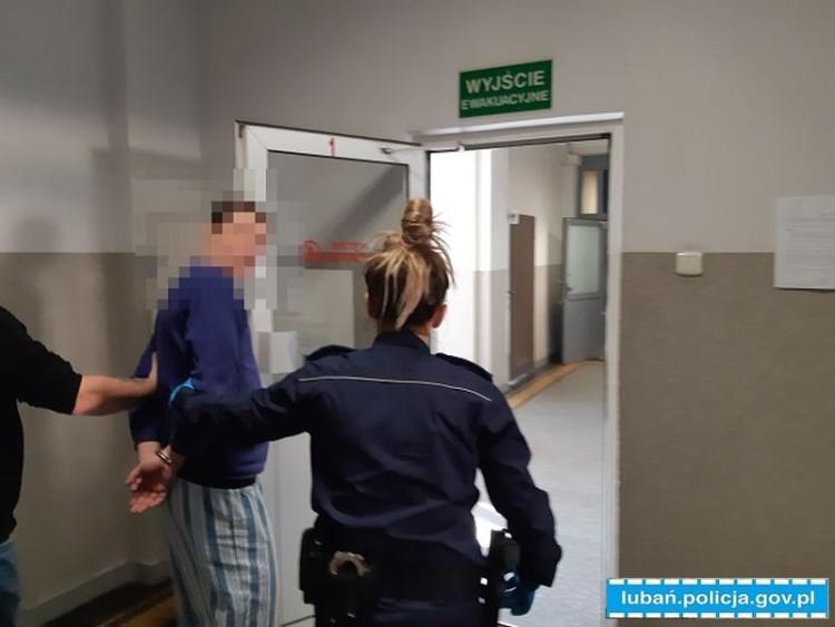 Agresywny gość zdemolował pokój hotelowy, a personelowi groził śmiercią