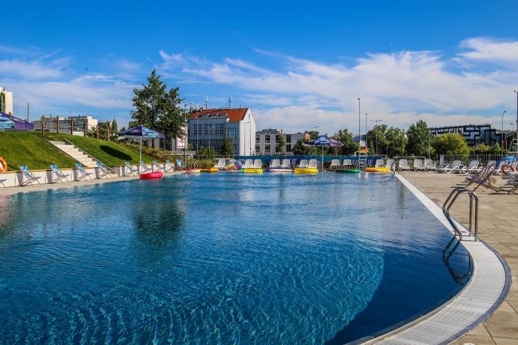 Wrocławski aquapark otworzył nowe baseny zewnętrzne [ZDJĘCIA]