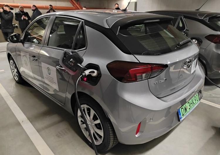 Wojewódzki Inspektorat Ochrony Środowiska kupił elektryczne samochody i stacje ładowania [ZDJĘCIA]