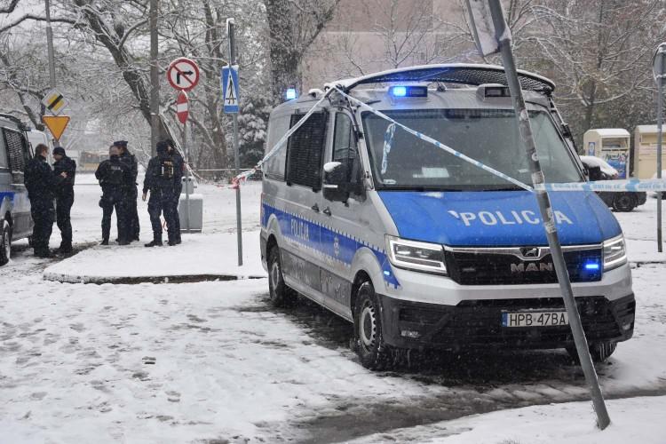 Wrocław: Policjanci postrzeleni przy Sudeckiej walczą o życie [NOWE INFORMACJE]