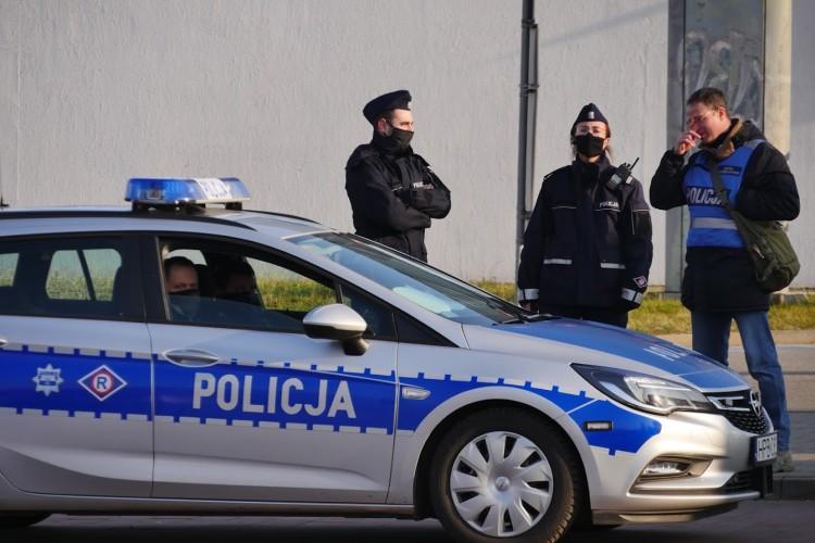Wrocławianie wyrzucili przez okno 70 tysięcy złotych