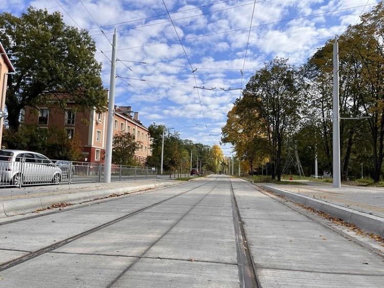 Autobusy tkwią w korku, choć trasa na Nowy Dwór gotowa? Nie tak prędko - mówią urzędnicy