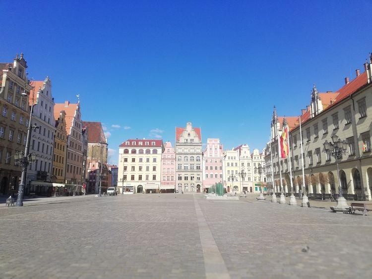 Nowe ograniczenia dotyczące przemieszczania się i zgromadzeń