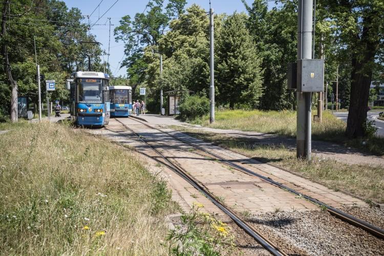 Klecina nadal ma problem. Ruch wahadłowy przed pętlą tramwajową zawodzi