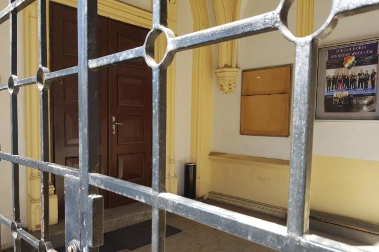Bokserzy Gwardii odbili się od drzwi sali. Trenowali na Placu Wolności