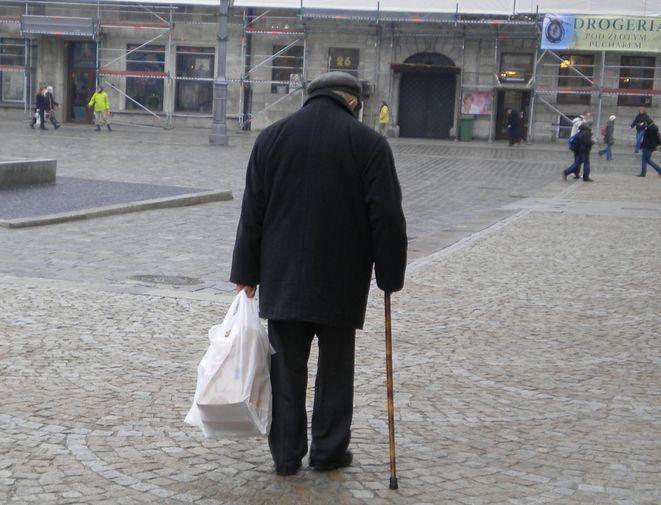 Dziadkowie i wnukowie przeciwko samotności