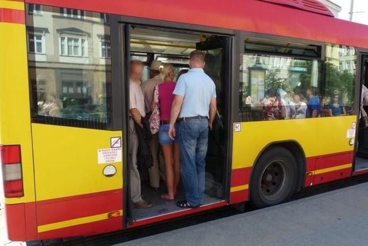 Odwoływane autobusy komunikacji publicznej z powodu braku kierowców