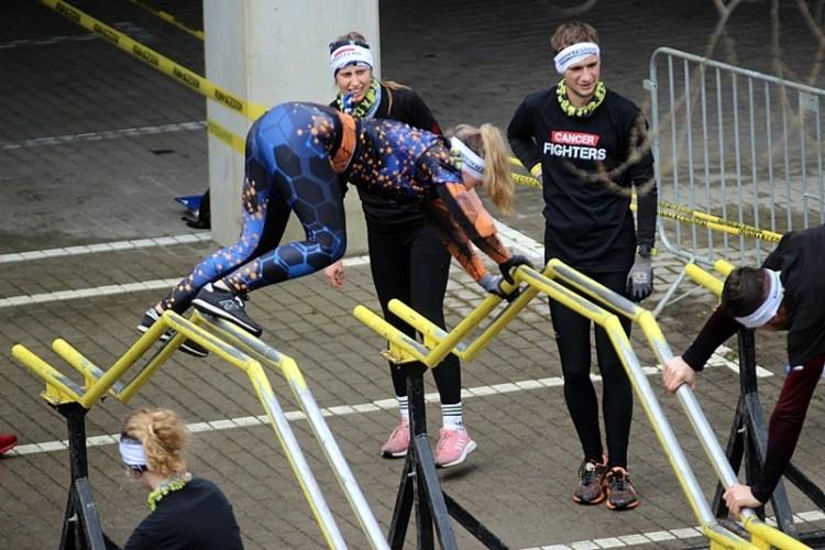 Runmageddon Wrocław: trwają zmagania na stadionie [ZDJĘCIA]