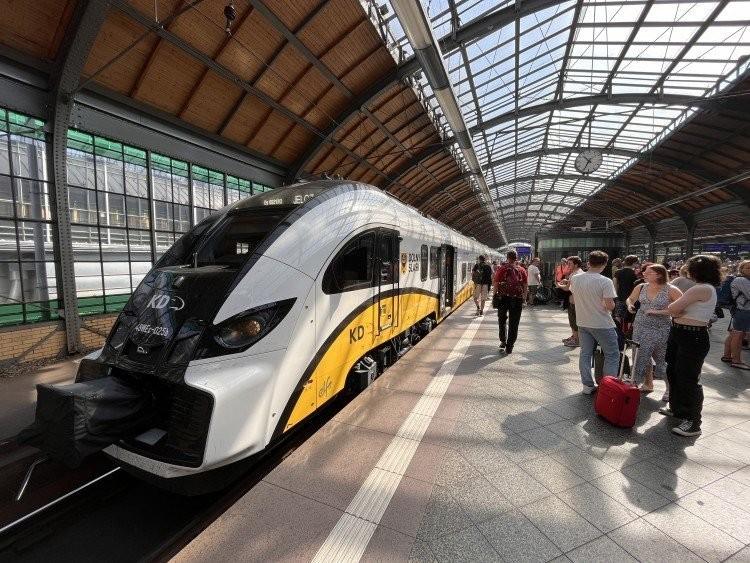 Gratka dla pasażerów i miłośników: oficjalna prezentacja nowoczesnych pociągów [27.08.2022]