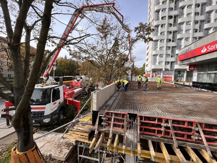Wrocław: Na esplanadzie Manhattanu już leją beton [ZDJĘCIA]