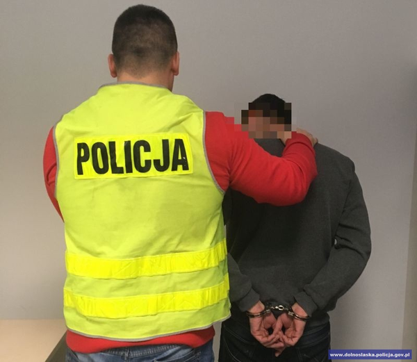 Złodziejski duet w rękach policji. Ukradli m.in. zestaw do monitoringu