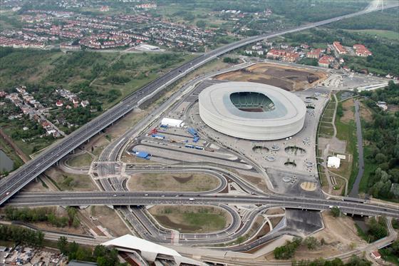 Na wąskiej działce przy Stadionie Miejskim ma stanąć hotel. Ale nikt nie chce jej kupić
