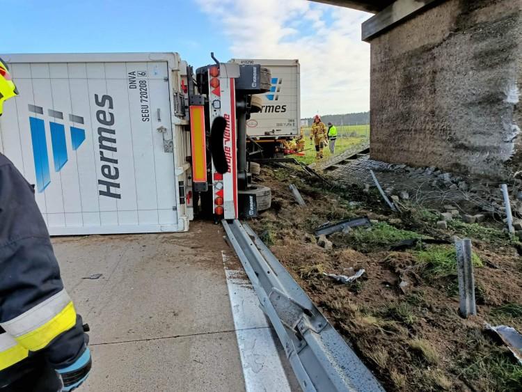 Autostrada A4 zablokowana po wypadku ciężarówki