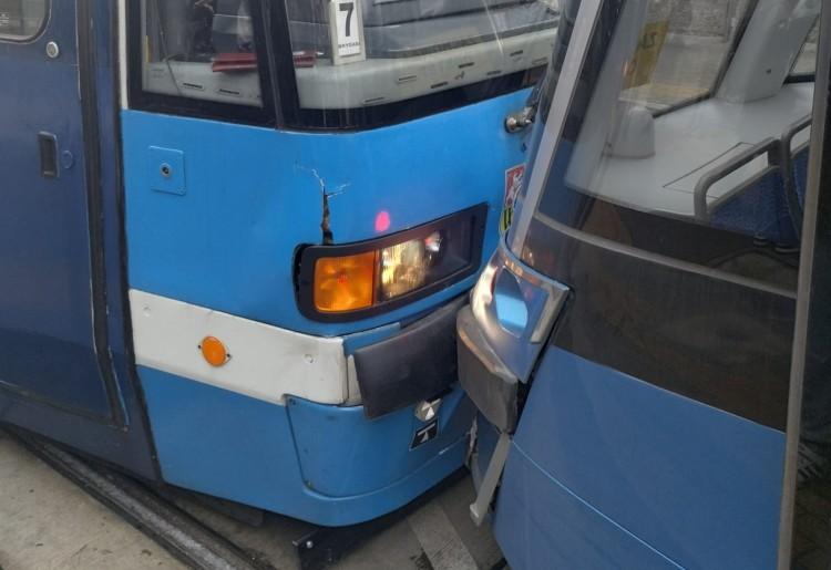 Wrocław: Wypadek tramwajów na TAT. Sześć osób rannych