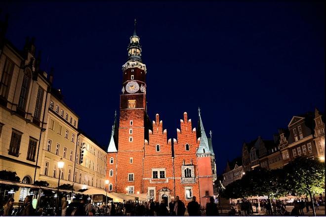 Ratusz i pręgierz zyskają nową, przyjazną dla środowiska iluminację. Za ile? [WIZUALIZACJE]