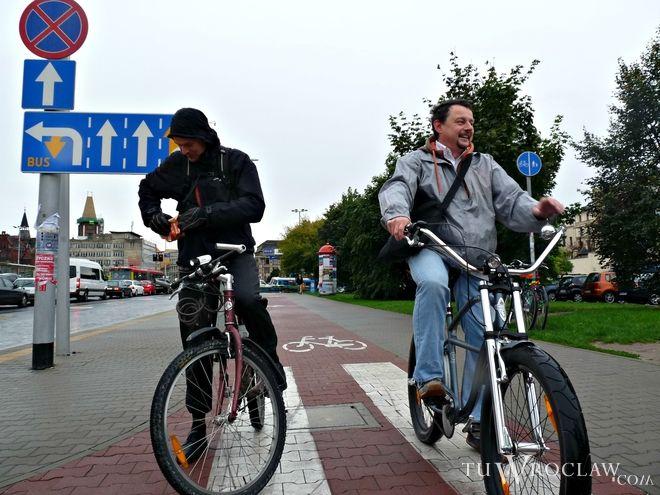 Przez Wrocław przejedzie świetlna parada rowerowa. Cykliści będą świecić przykładem