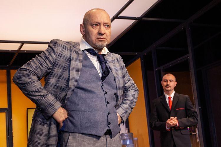 Czarna komedia z elementami absurdu. Premiera spektaklu „Kasta la vista” [ZOBACZ]