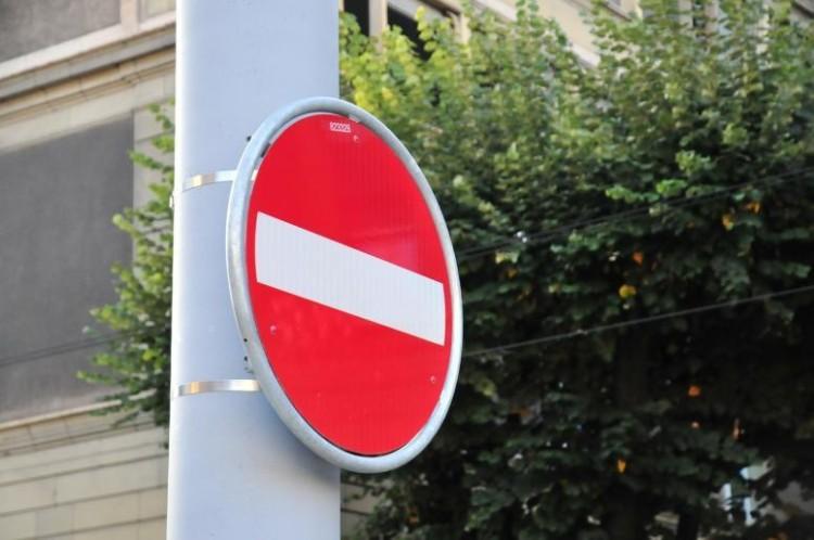 Uwaga! Dźwig zablokuje ulicę w centrum. Do kiedy potrwają utrudnienia?