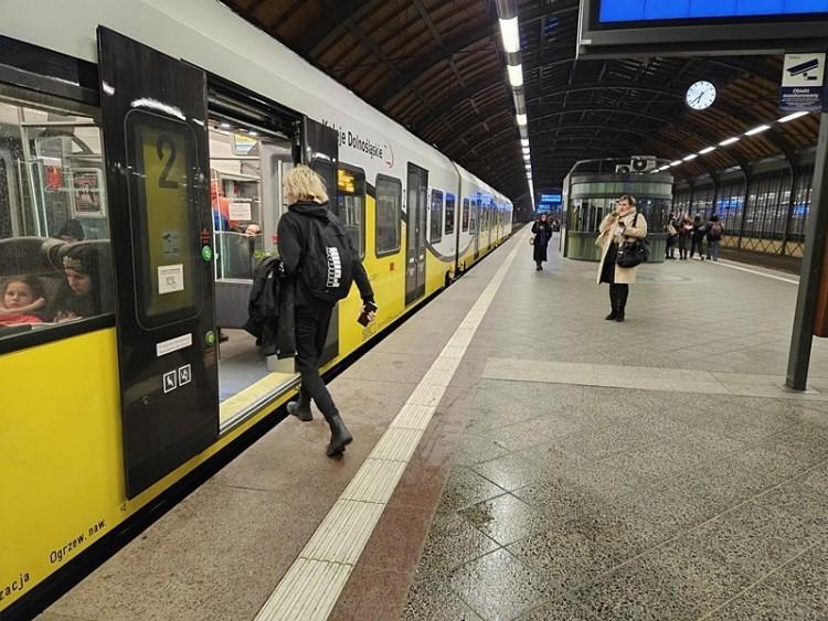 Duża awaria na kolei. Odwołane pociągi i komunikacja zastępcza