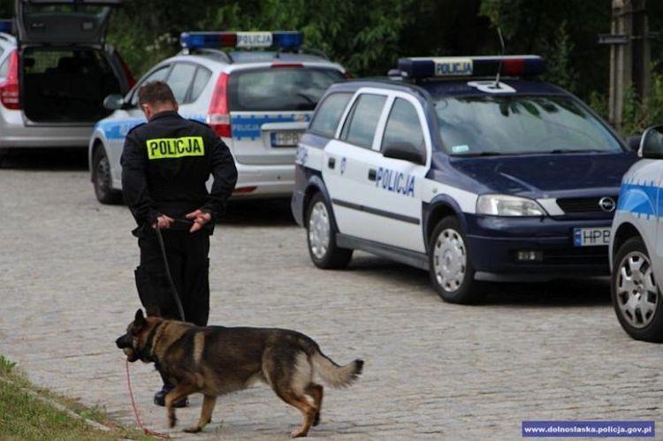 Wrocław: alarmy bombowe w kilkudziesięciu instytucjach. Ewakuowano siedem obiektów