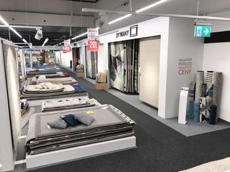 Salon meblowy otwarty na Bielanach Wrocławskich po przebudowie [ZDJĘCIA]