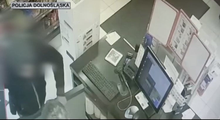 Napad na stację Orlen. Klient wyciągnął nóż [ZOBACZ FILM]