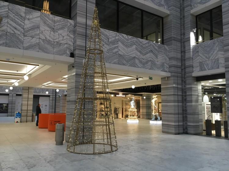 Wrocław: Galerie handlowe przystrojone na święta. W tym roku oszczędniej [ZDJĘCIA]