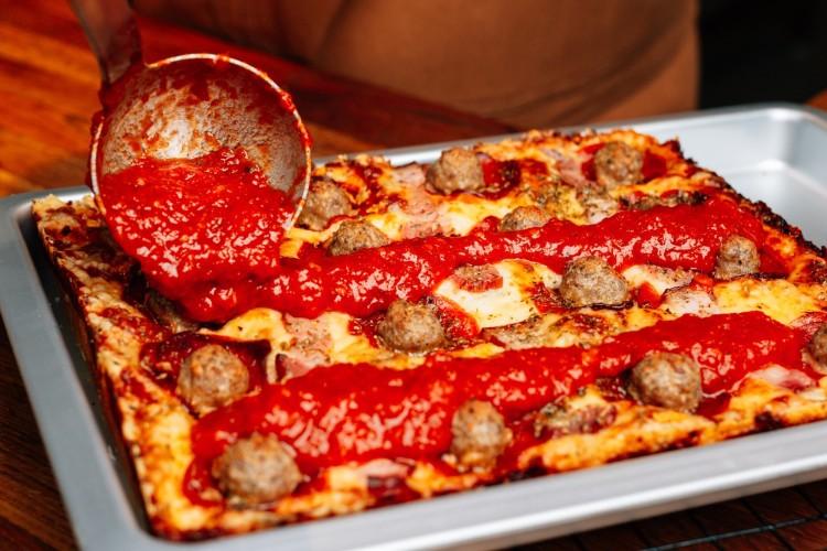 Wrocław: Nowa pizzeria na Nadodrzu. Takiej pizzy jeszcze u nas nie było [ZDJĘCIA]