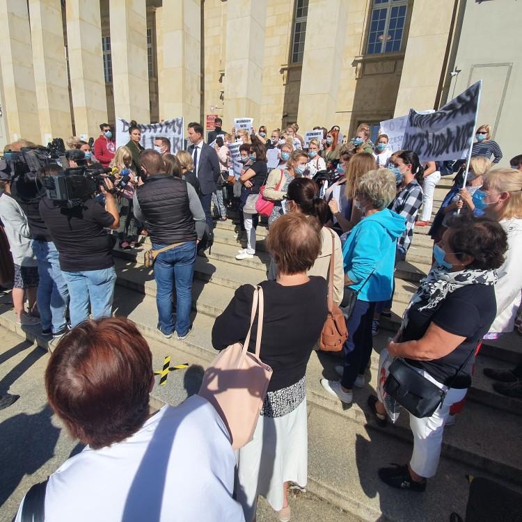 Protest w sprawie porodówki na Chałubińskiego [ZDJĘCIA]