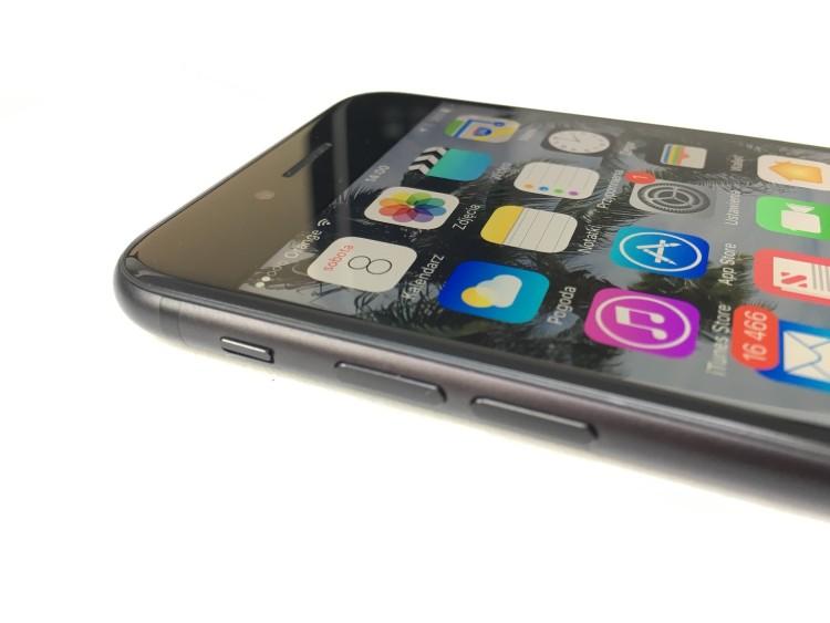 Szybka w Twoim iPhonie jest pęknięta? Napraw ją w niecałe 2 godziny!