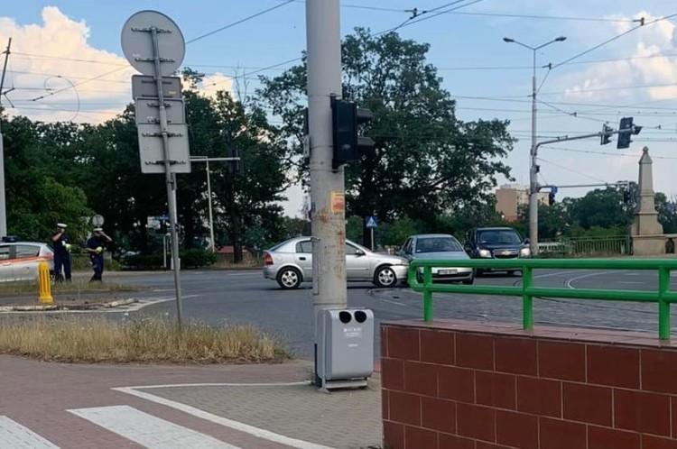 Wrocław: Wypadek dwóch samochodów. Nie było przejazdu przez most Osobowicki