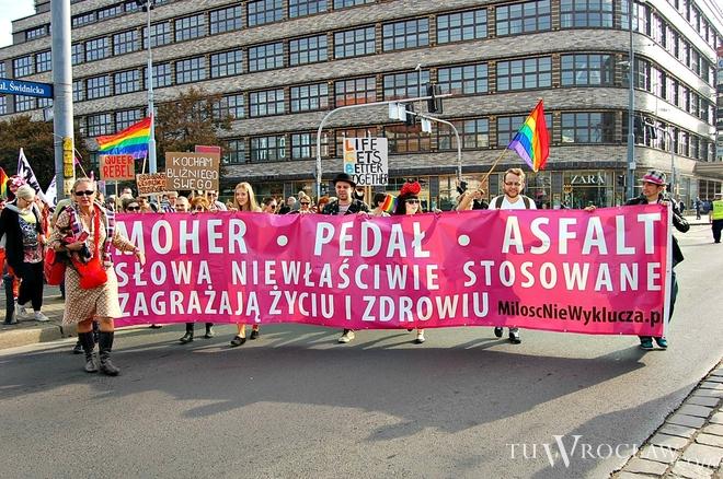 Marsz Równości przeszedł przez Wrocław. Manifestowali przeciw dyskryminacji [FOTO]