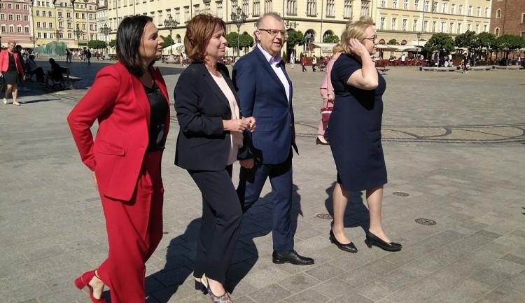 Wrocław: większa władza dla kobiet. Ujazdowski zaprosi panie do kolegium prezydenckiego