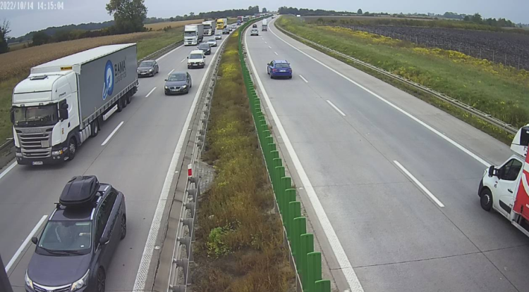 Utrudniony przejazd do Wrocławia autostradą A4. Tir blokuje ruch