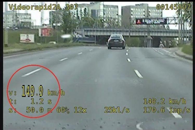 Pędził Legnicką prawie 150 km/h. Absurdalne tłumaczenie kierowcy [WIDEO]