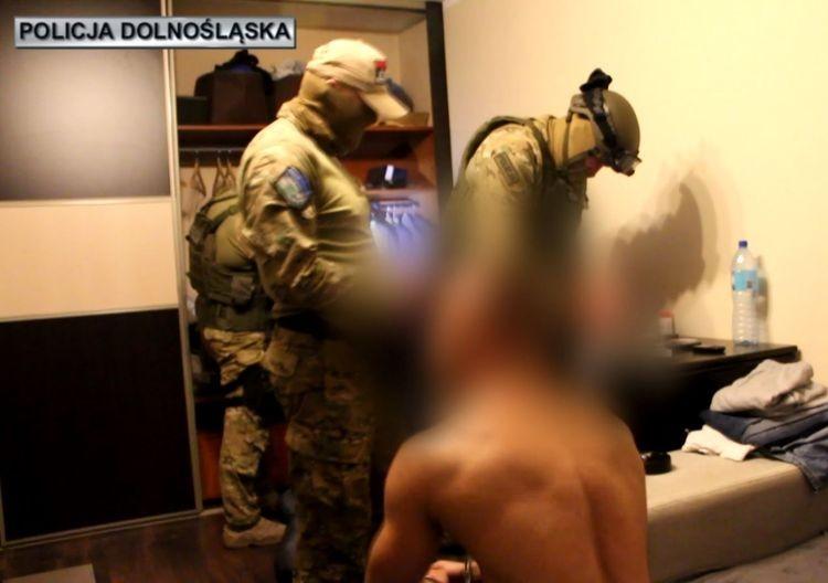 Policja rozbiła narkotykową grupę przestępczą. Zatrzymano 23 osoby [ZDJĘCIA]