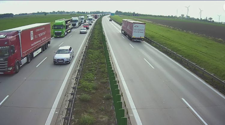 Ogromny korek na autostradzie A4 po wypadku trzech aut