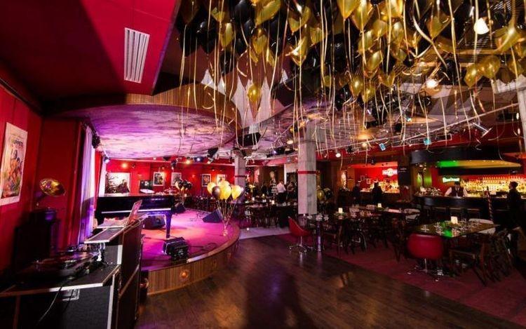 Sylwester online z Vertigo. Koncert i oferta gastronomiczna