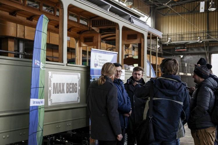 Trwa remont zabytkowego tramwaju z 1901 roku. Wrocławianie już wybrali dla niego nazwę [ZDJĘCIA]