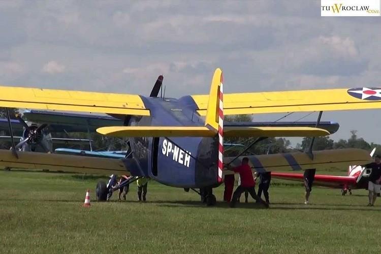 Chwile grozy w podwrocławskim Szymanowie. Awaryjne lądowanie awionetki
