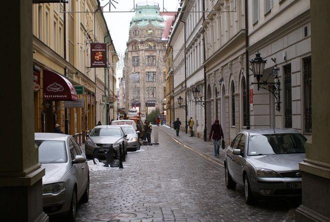 Koniec z parkowaniem aut w Rynku i na Oławskiej