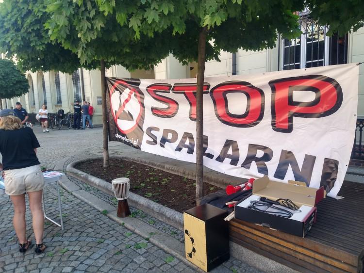 Protesty przeciwko budowie spalarni śmieci. Fortum: 