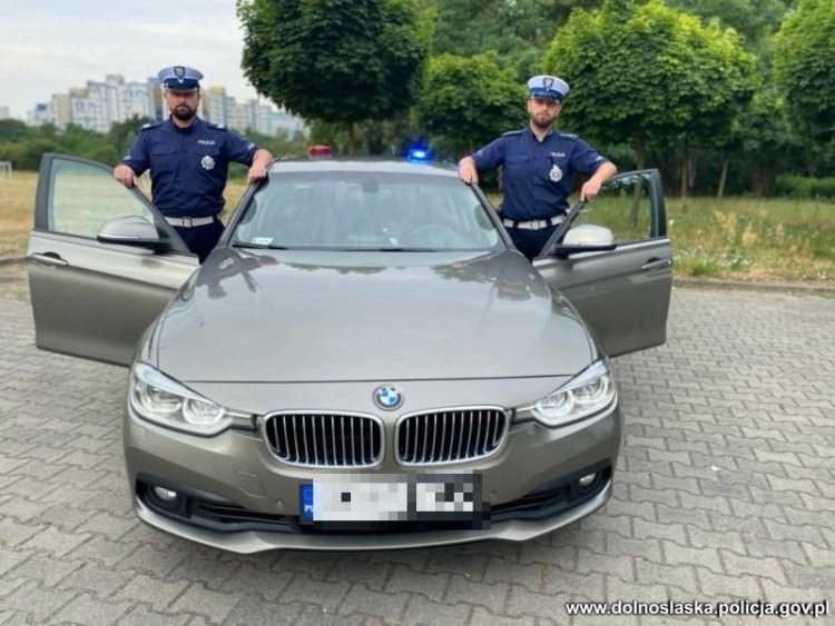 Wrocław: Kierowca opla jechał drogą S8 jak szalony. Wiózł nieprzytomną córkę do szpitala